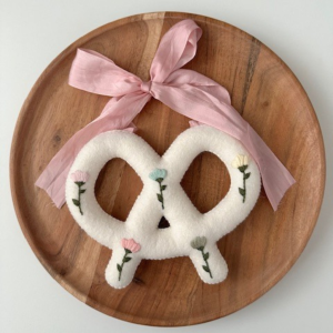Felt Pretzel Ornament (Pink)