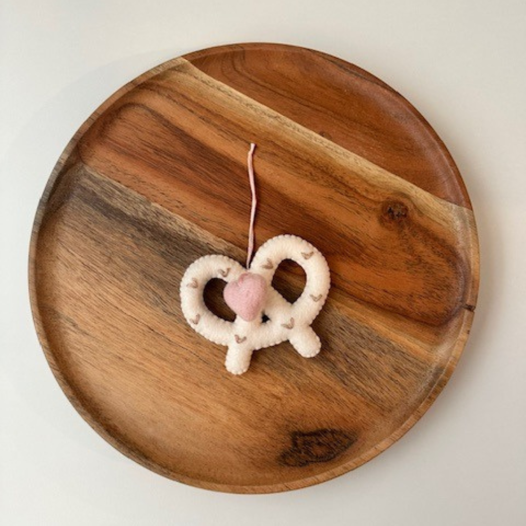Felt Pretzel Hearts Ornament (Nude/Pink)