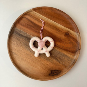 Felt Pretzel Hearts Ornament (Pink)